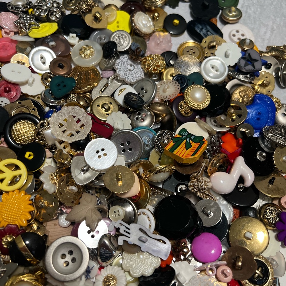 Source Unknown Assorted Button Collection - Multicolor - Picture 3 of 11